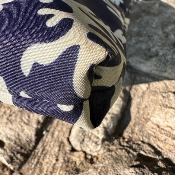 Blue and white monogrammed bag. Initial “L”. - Picture 13 of 15